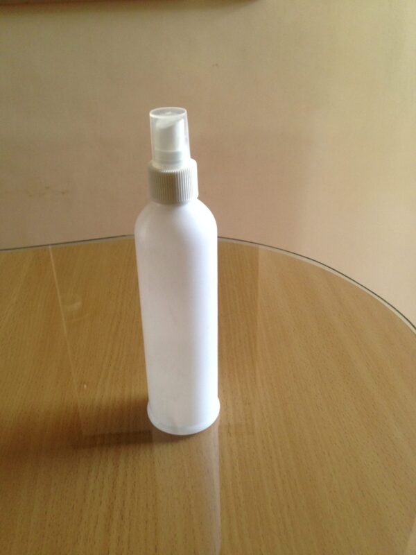 pet blanc 250ml avec vaporisateur